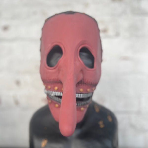 Lange Nasenmaske im Chris-Fehn-Stil