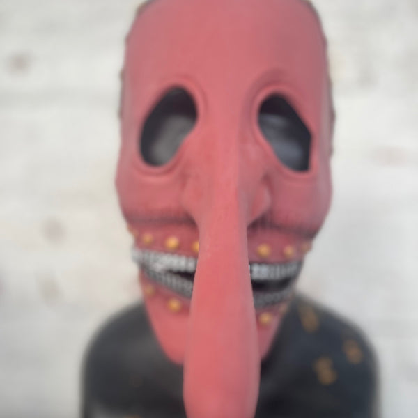 Lange Nasenmaske im Chris-Fehn-Stil