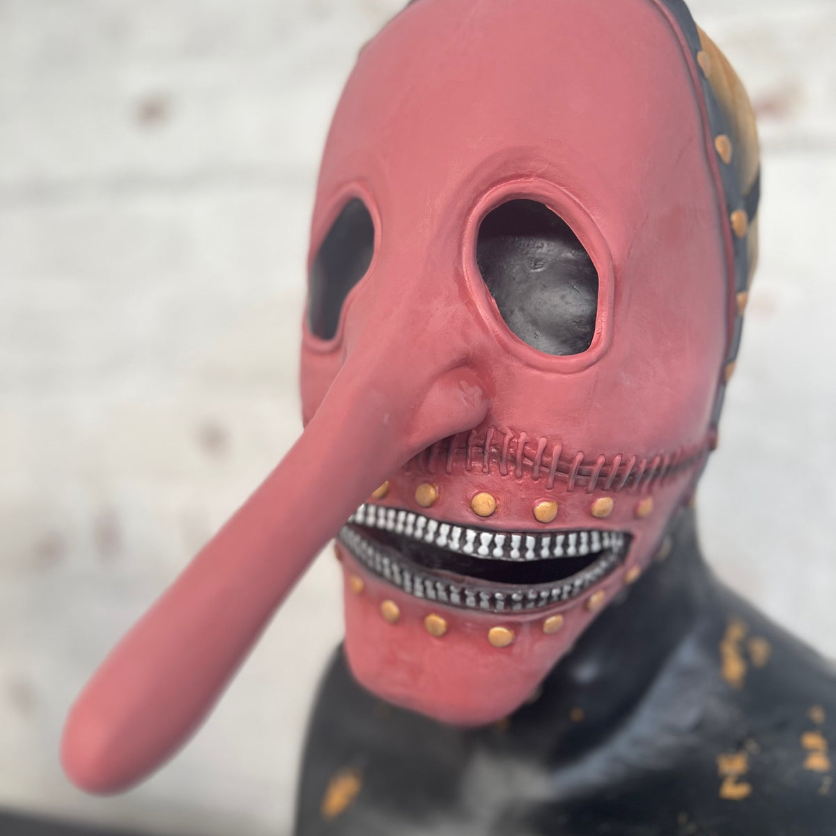 Lange Nasenmaske im Chris-Fehn-Stil