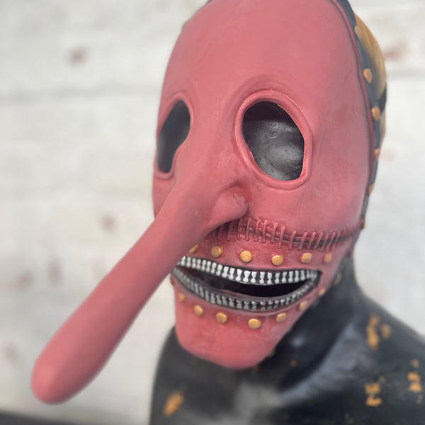 Lange Nasenmaske im Chris-Fehn-Stil