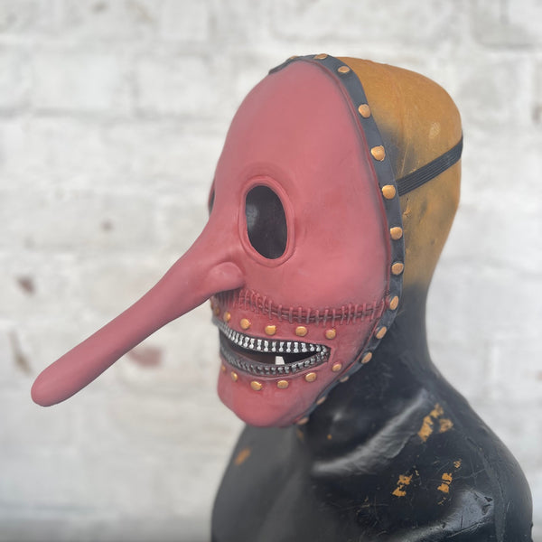 Lange Nasenmaske im Chris-Fehn-Stil