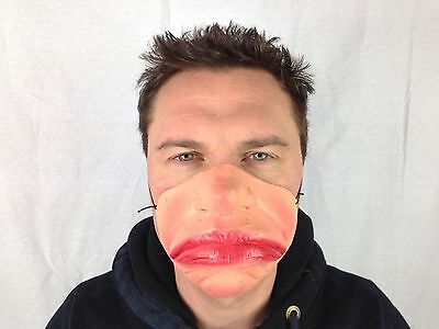Demi-masque lèvres saucisse