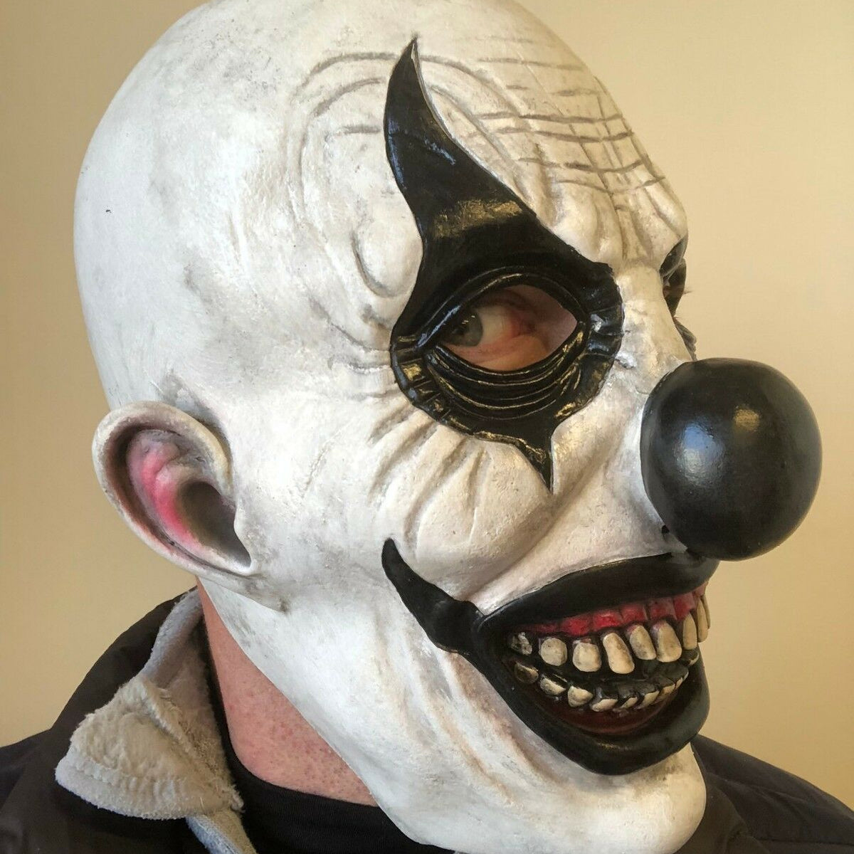 Masque de clown tueur.