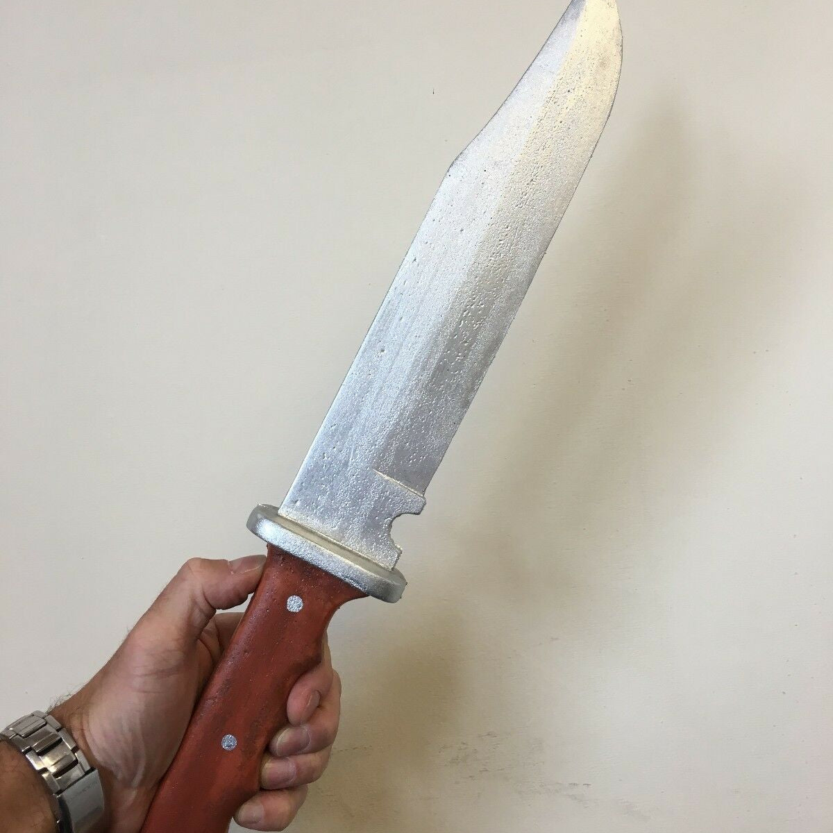 Couteau de chasse – Plaine et sanglant.