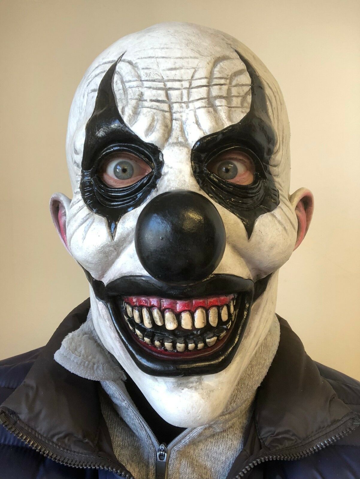 Masque latex clown noir et blanc adulte