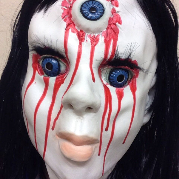Masque de poupée de Chine effrayant (sanglant)
