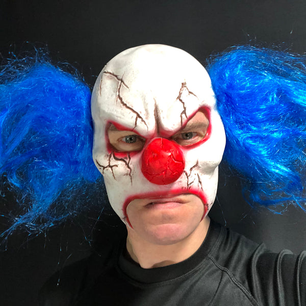 Masque de clown craquelé.